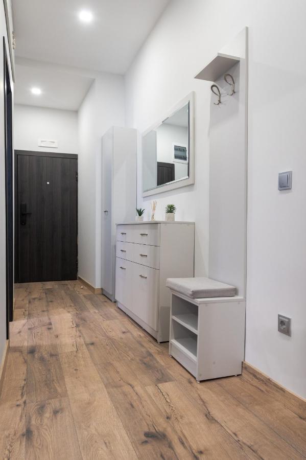 La Luna - High-End 2Bd Flat In The Top Centre By Flat Mаnager Sofia Eksteriør bilde